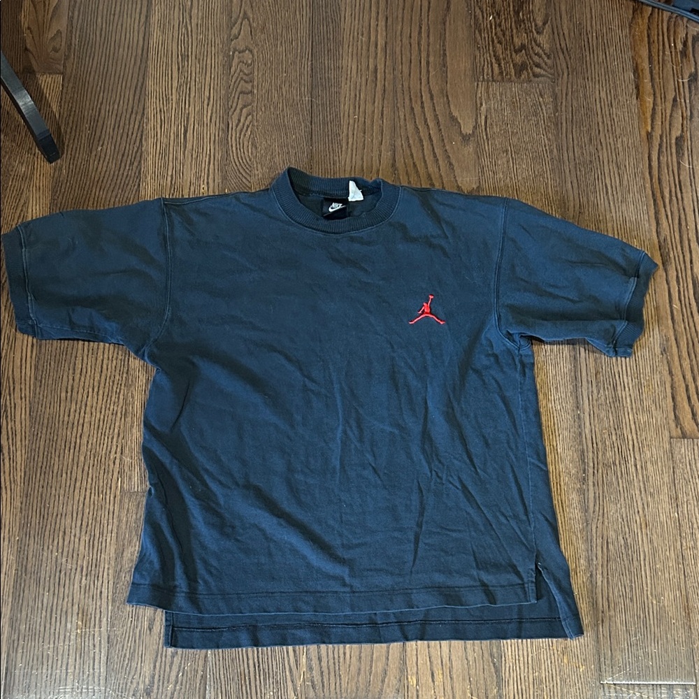 Vtg Nike Jordan Black Short-Sleeve Tee with Red Jumpman #56323 shirt M-L